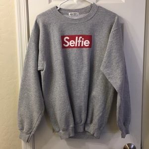 Selfie sweatshirt